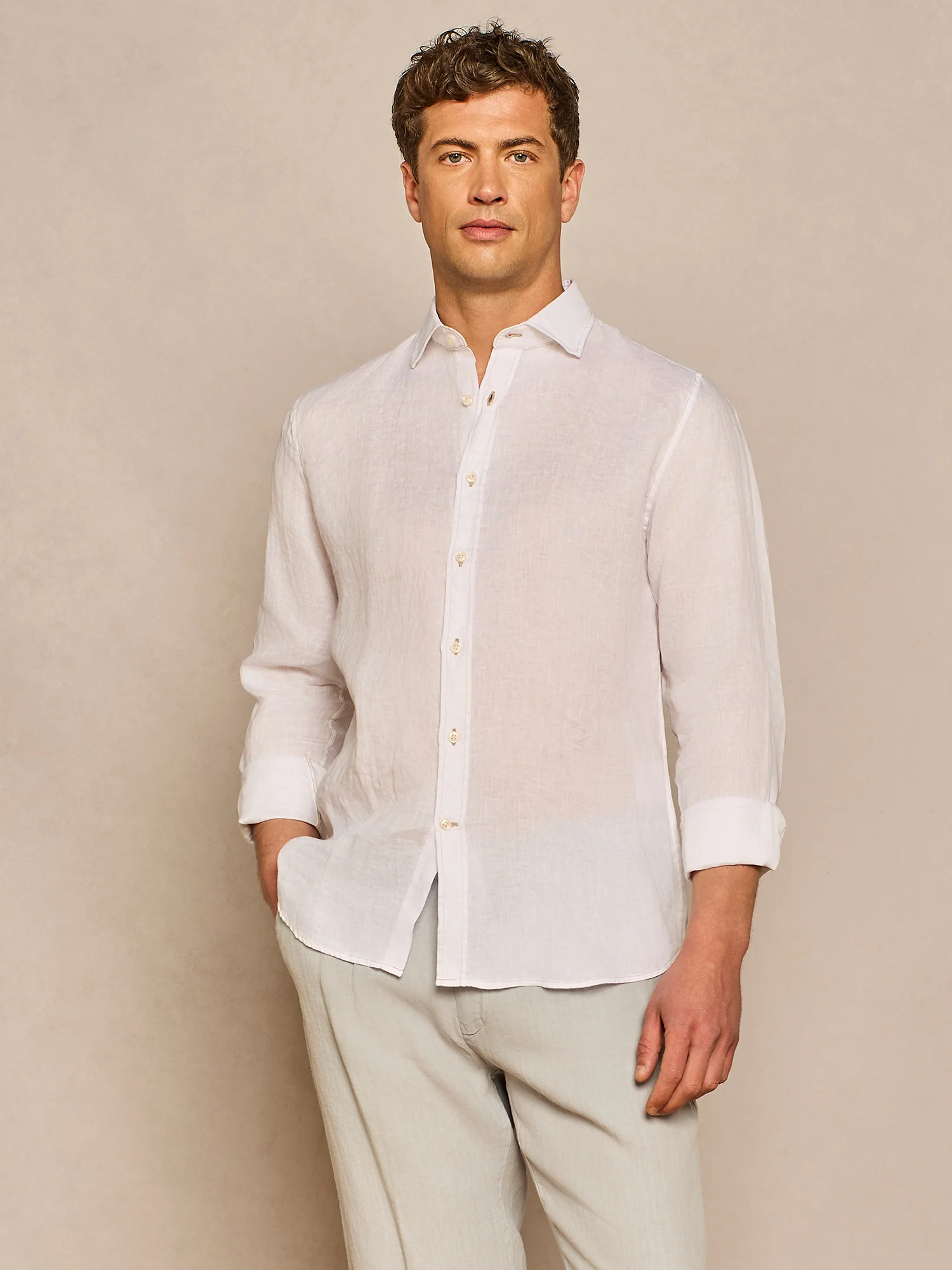 Camicia in lino con cuciture a contrasto bianca