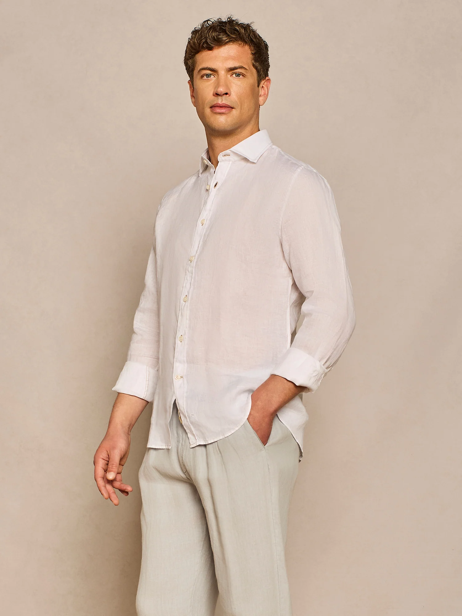 Camicia in lino con cuciture a contrasto bianca - Image 2