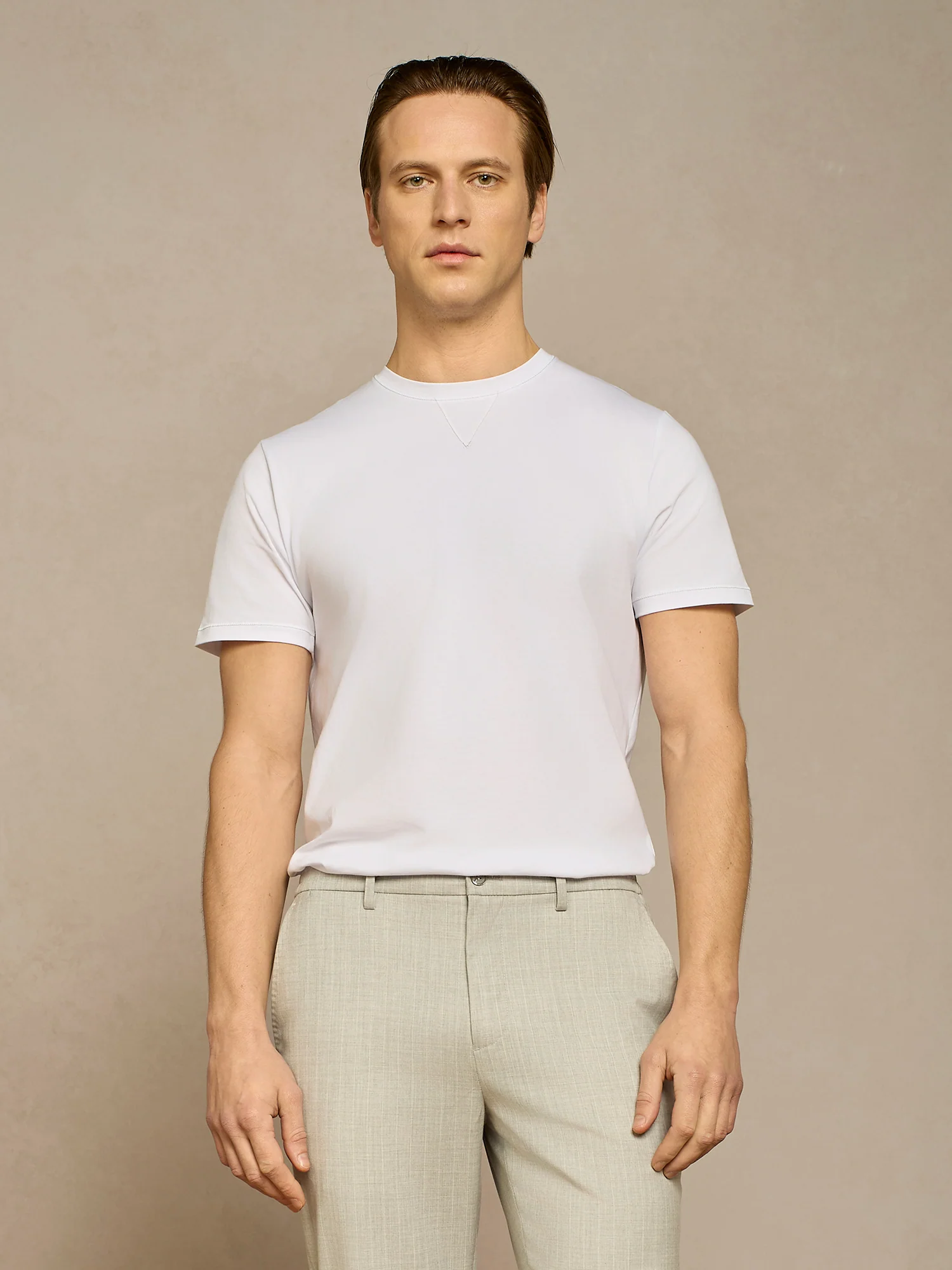 T-shirt con impunture bianca